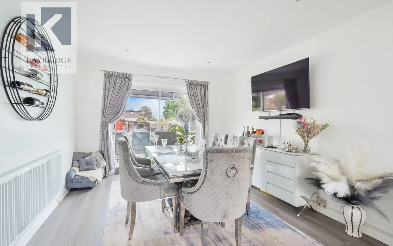 Thorndon Gardens, Epsom, KT19, photo 6