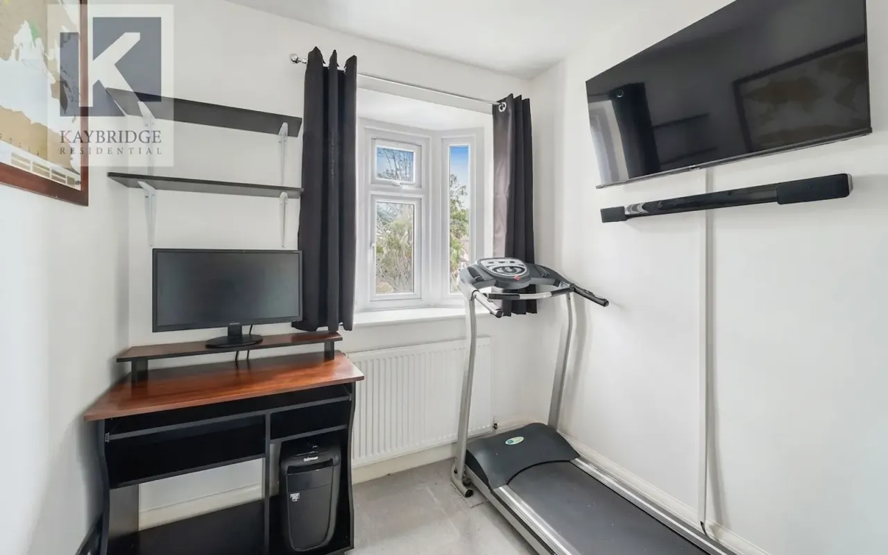 Thorndon Gardens, Epsom, KT19, photo 11