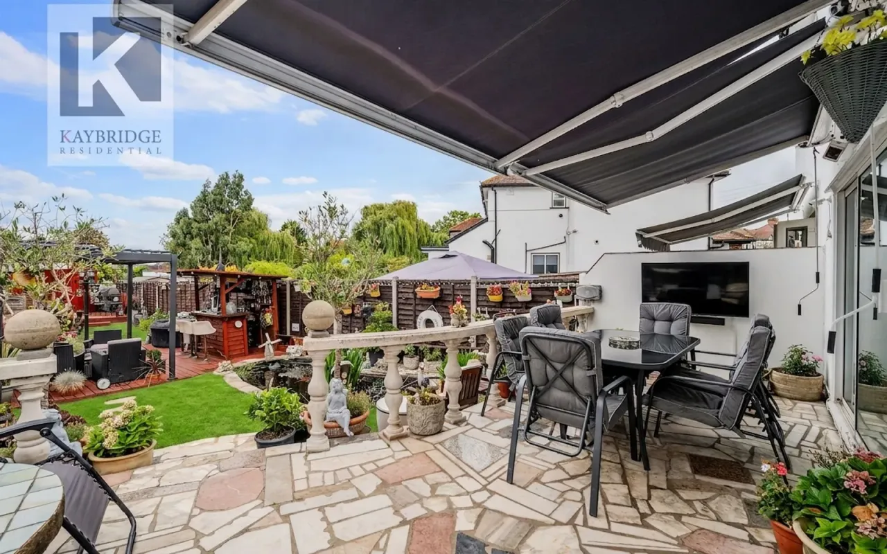 Thorndon Gardens, Epsom, KT19, photo 13