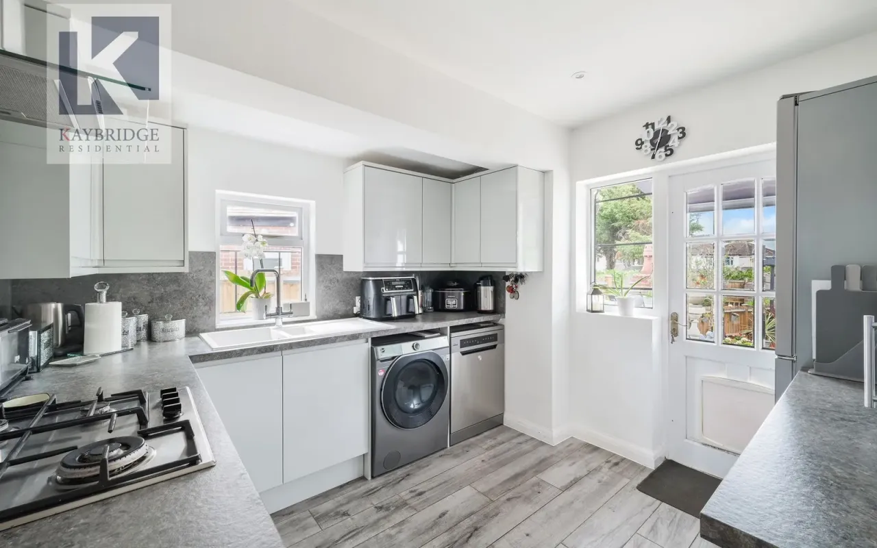 Thorndon Gardens, Epsom, KT19, photo 7
