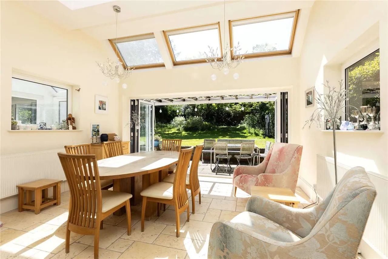 Upper Richmond Road West, East Sheen, London, TW10 5DU, photo 6