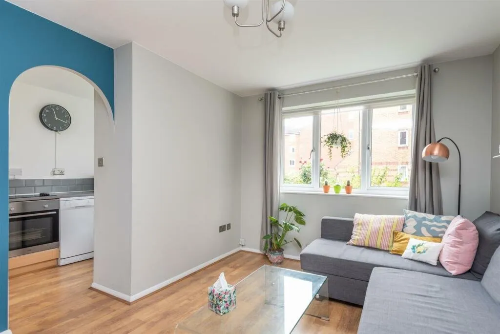 Bream Close, Tottenham Hale N17 9DJ, photo 4