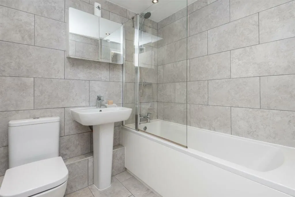 Bream Close, Tottenham Hale N17 9DJ, photo 7