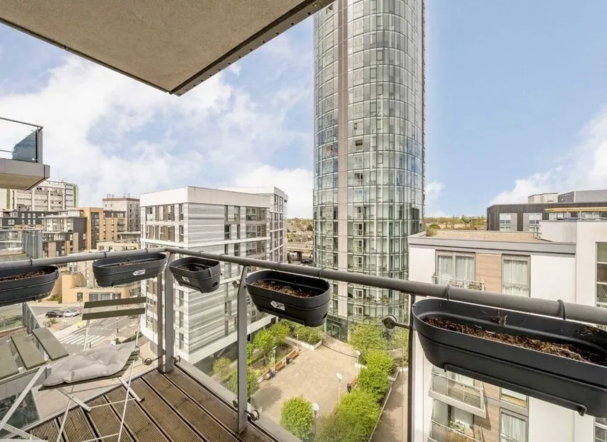 Ealing Road, Brentford, TW8, photo 5