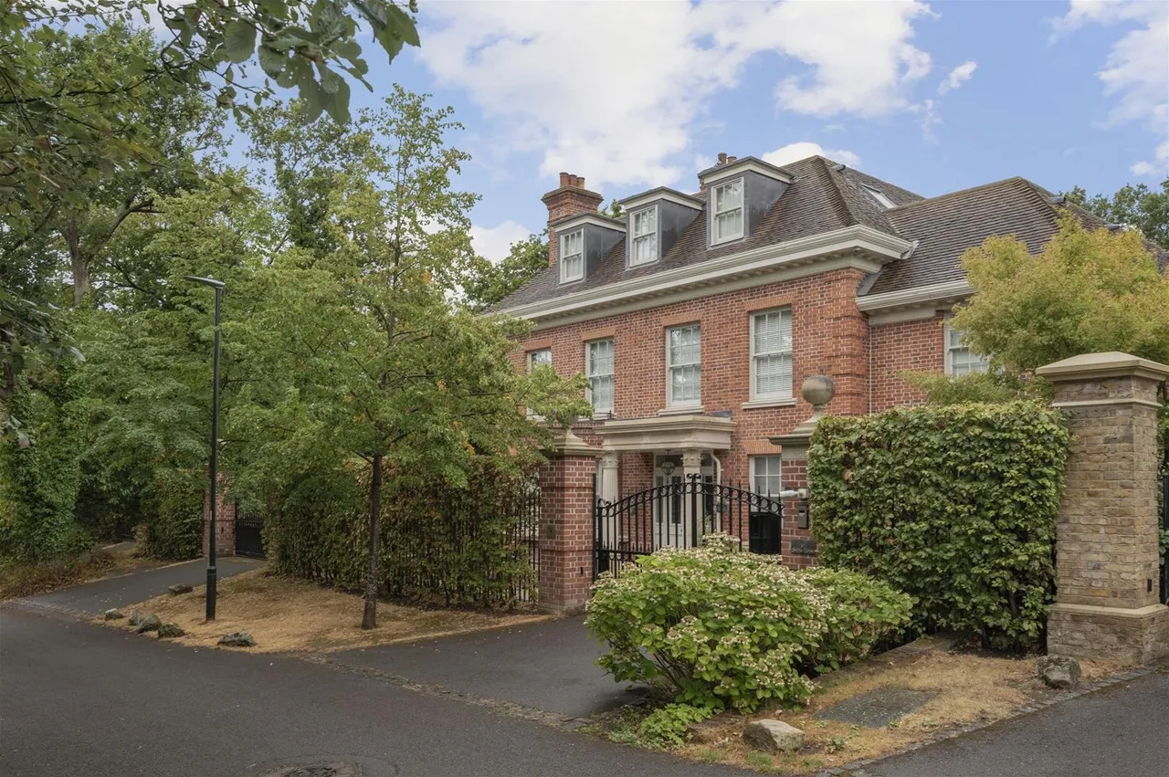 6 bed house to rent — Ellerton Road, London SW20 0EP