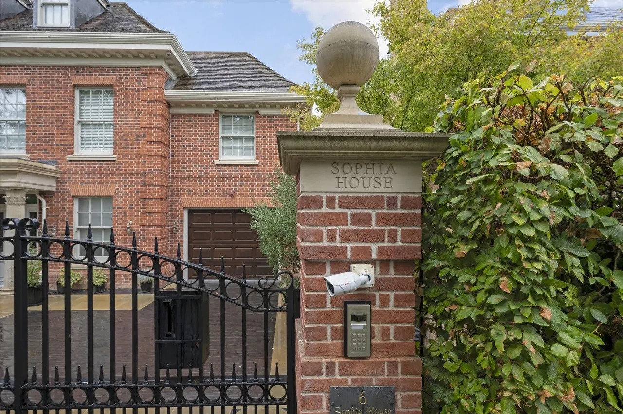 Ellerton Road, London SW20 0EP, photo 2