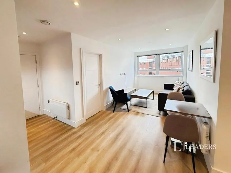 1 bed flat to rent, Wood Street, East Grinstead, RH19