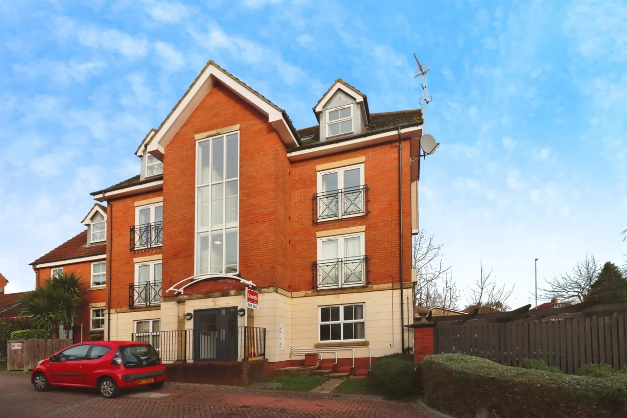2 bed flat for sale — Kingswood Heights, Bristol