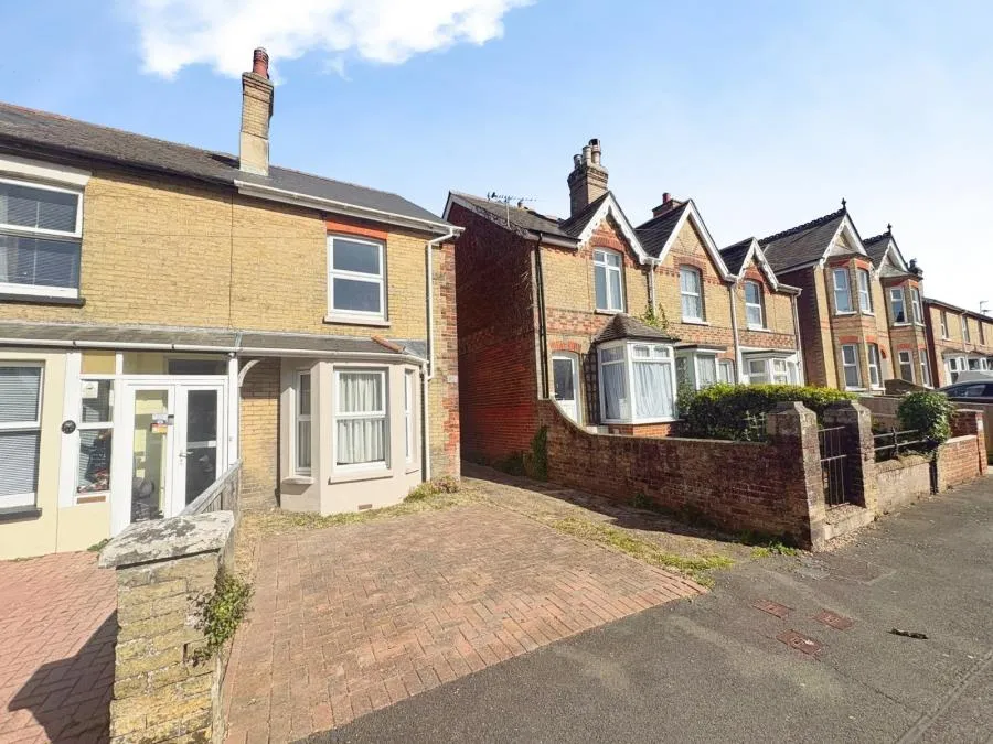 3 bed house for sale, Adelaide Grove, East Cowes, PO32