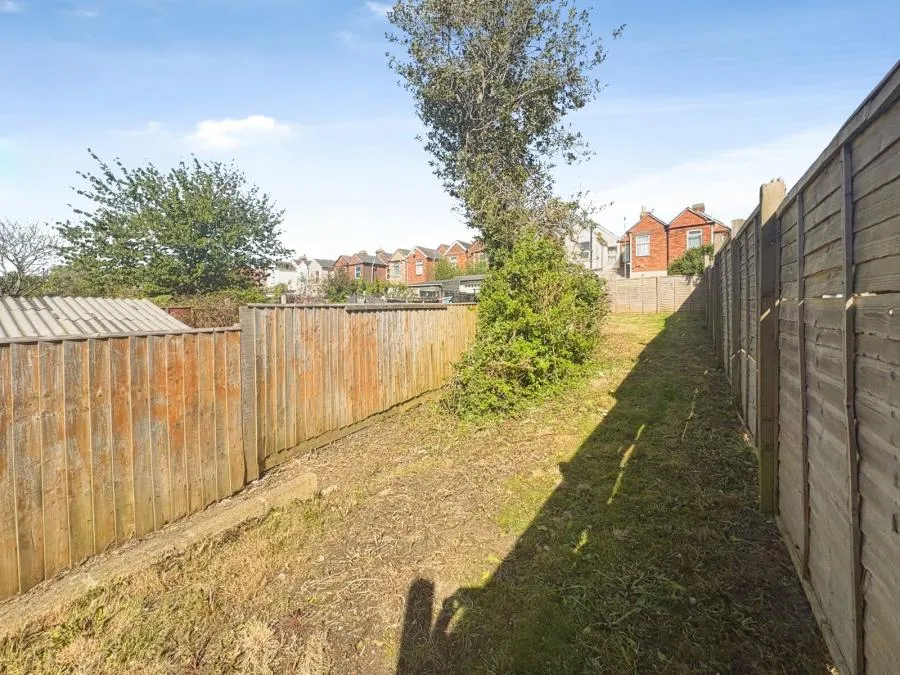 Adelaide Grove, East Cowes, PO32, photo 2