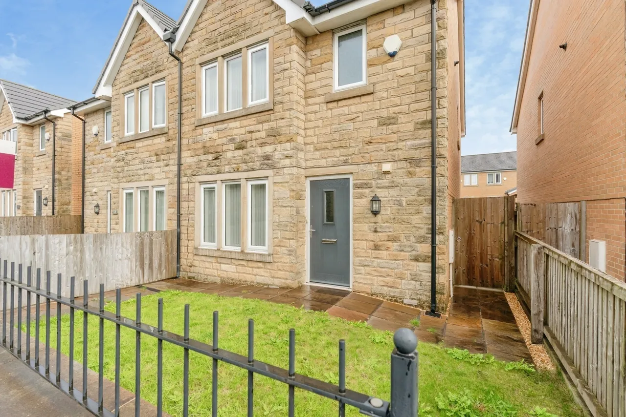 3 bed house for sale, Skipton Road, Colne, BB8
