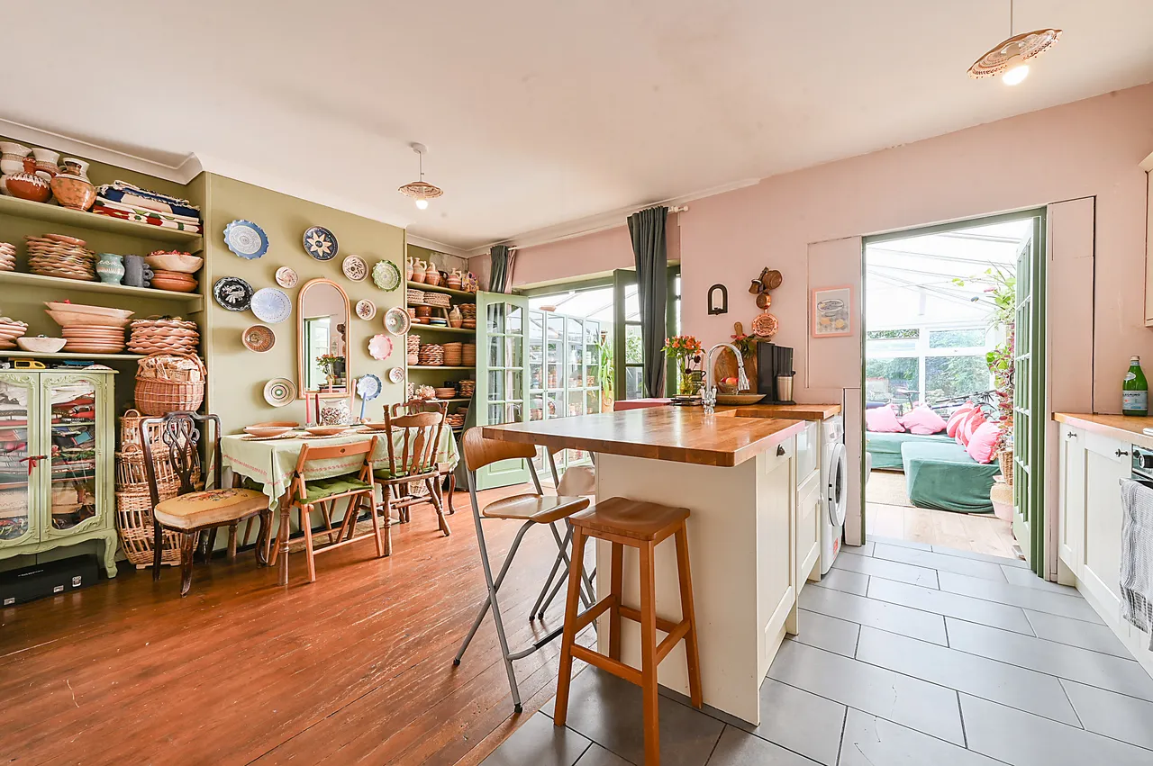 10 Cannon Way, West Molesey, photo 2