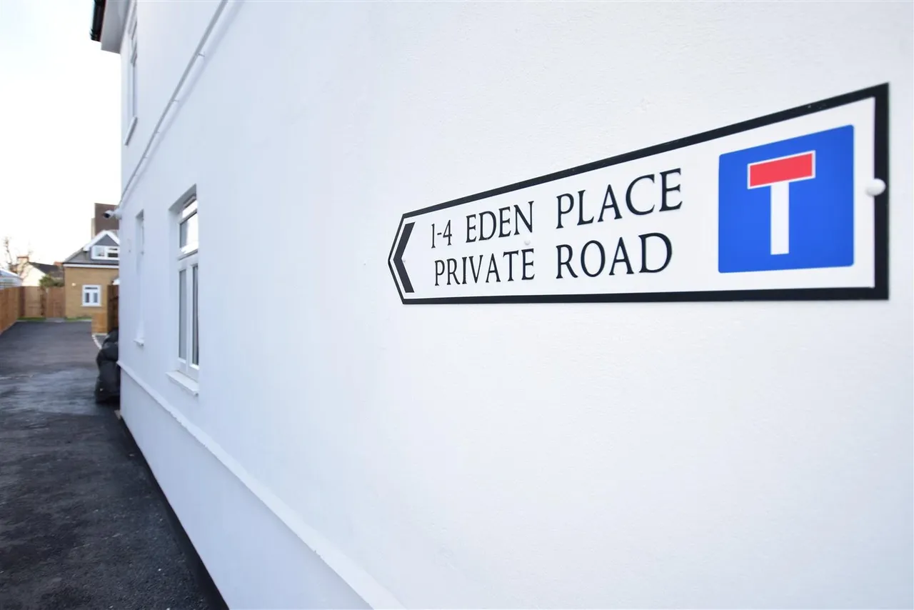 London Road, Cheam, SM3, photo 10