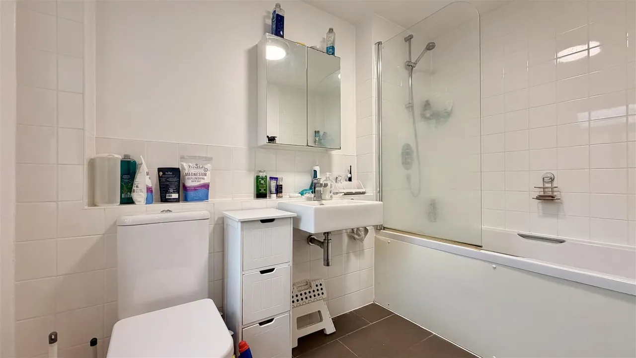 London Road, Cheam, SM3, photo 9