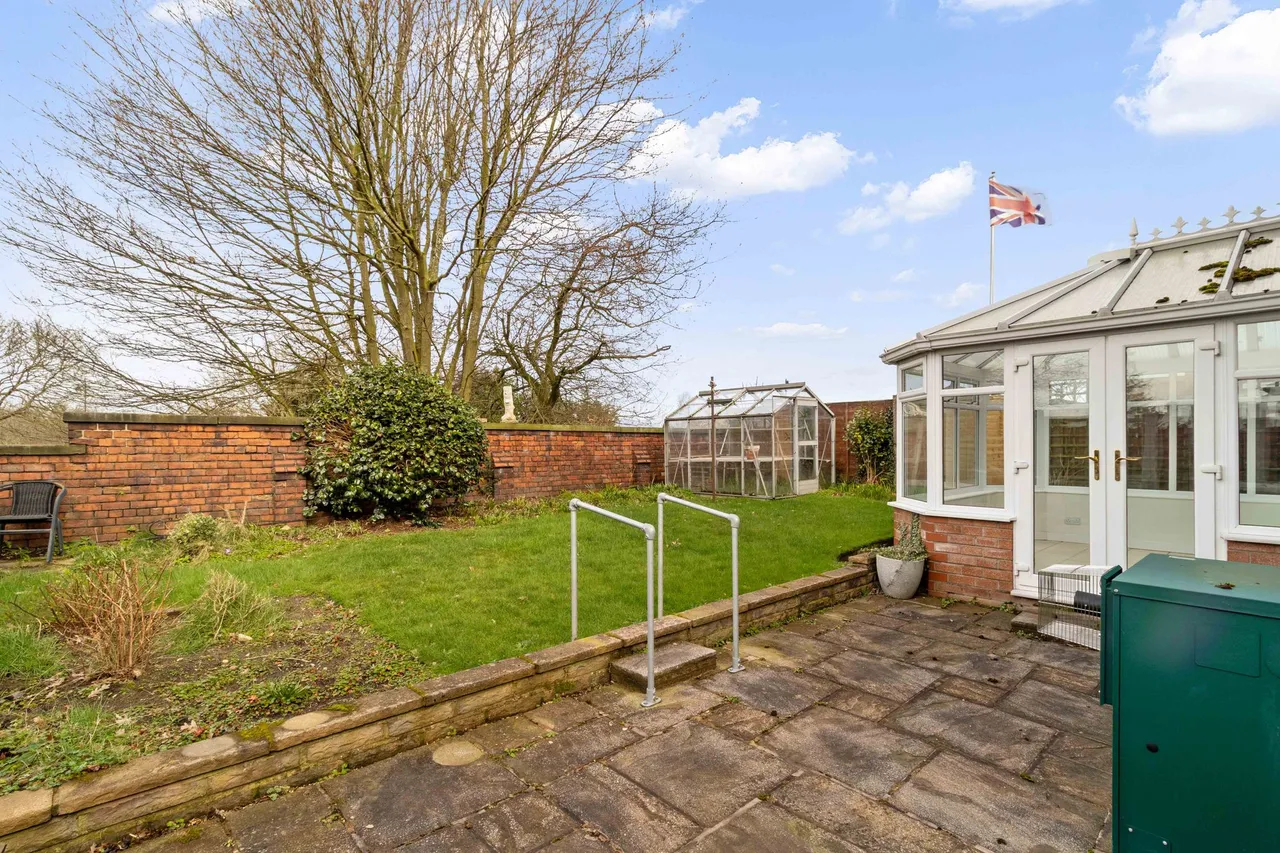 Hollybank, Moore, Warrington, Warrington, WA4 6UF, photo 16