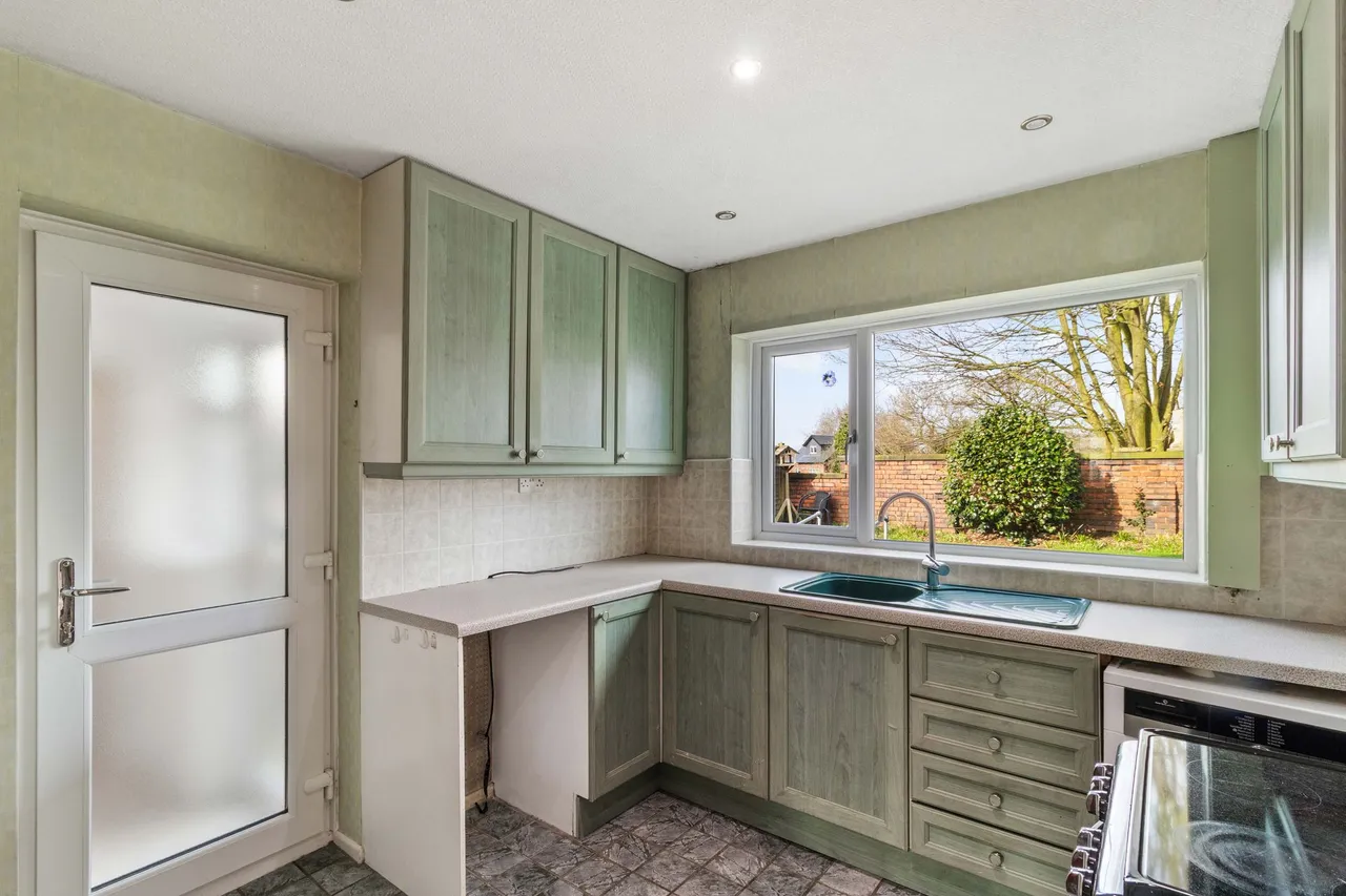 Hollybank, Moore, Warrington, Warrington, WA4 6UF, photo 8