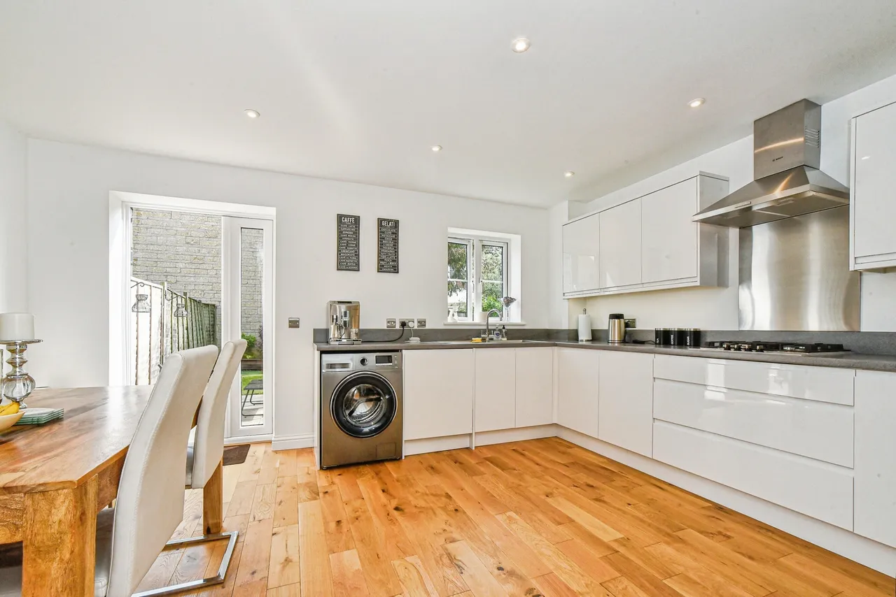 Dione Crescent - Oakhurst, Swindon, photo 4