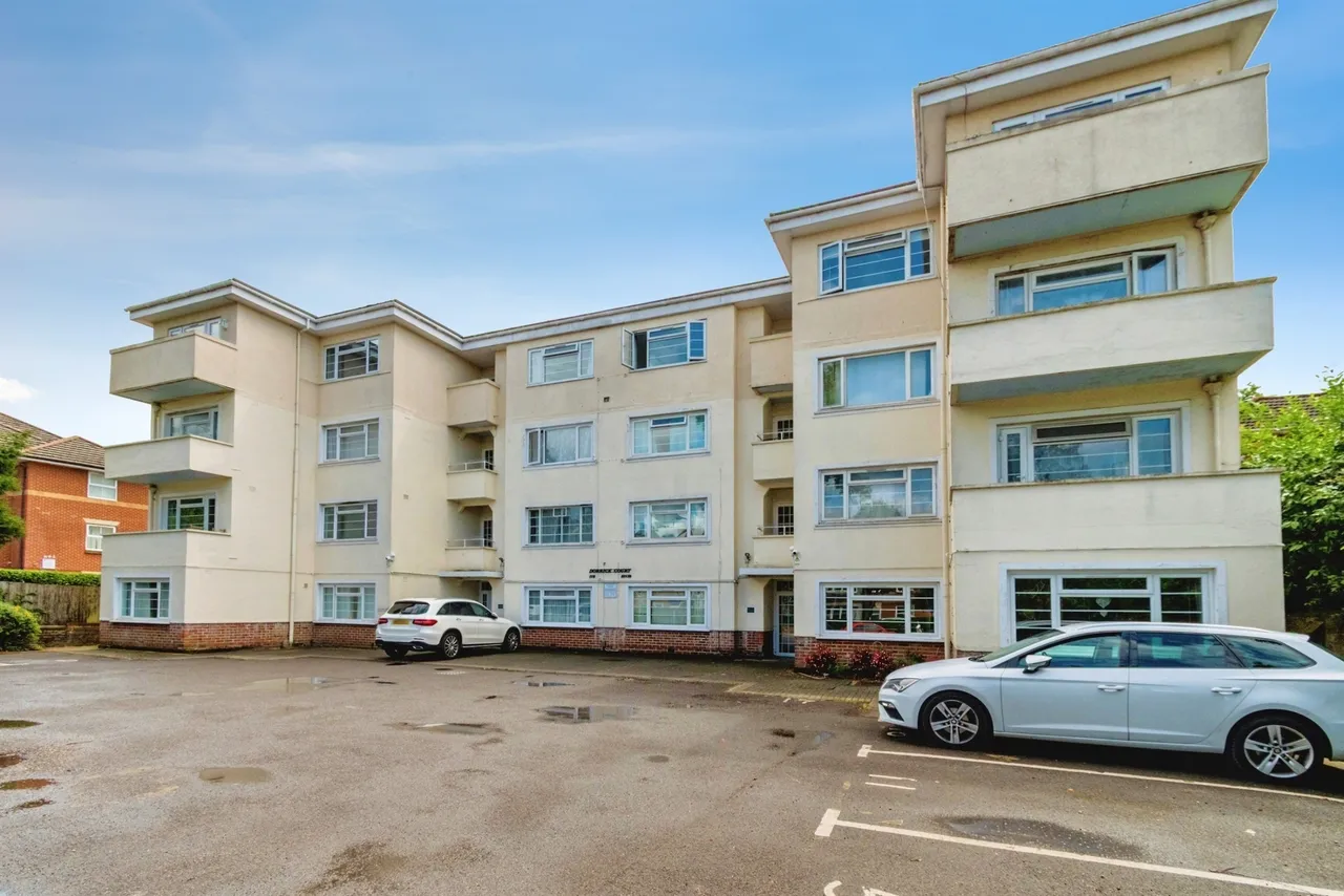 1 bed flat for sale — Archers Road, Southampton