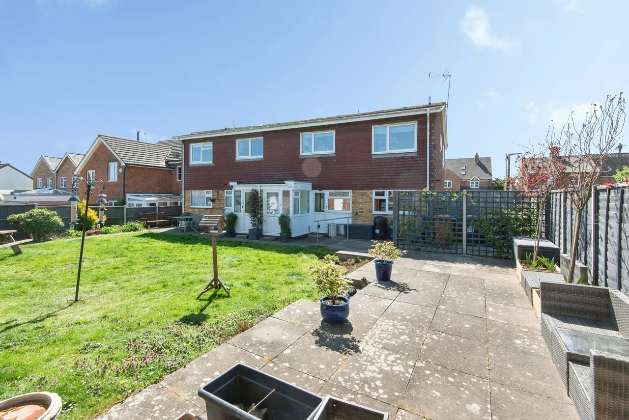 2 bed flat for sale — Valley Road South, Codicote, Hitchin, Hertfordshire, SG4