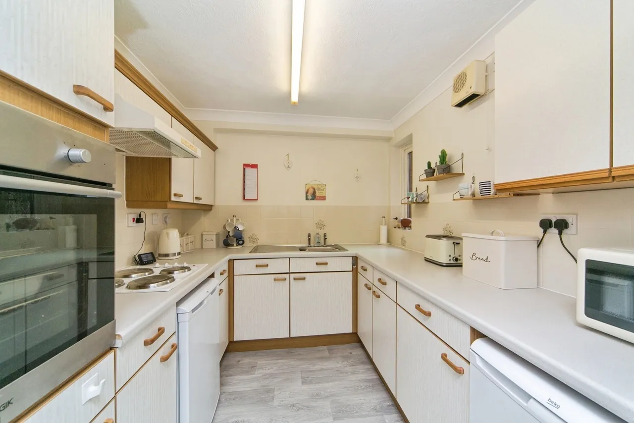 Coed Pella Road, Colwyn Bay, LL29, photo 4