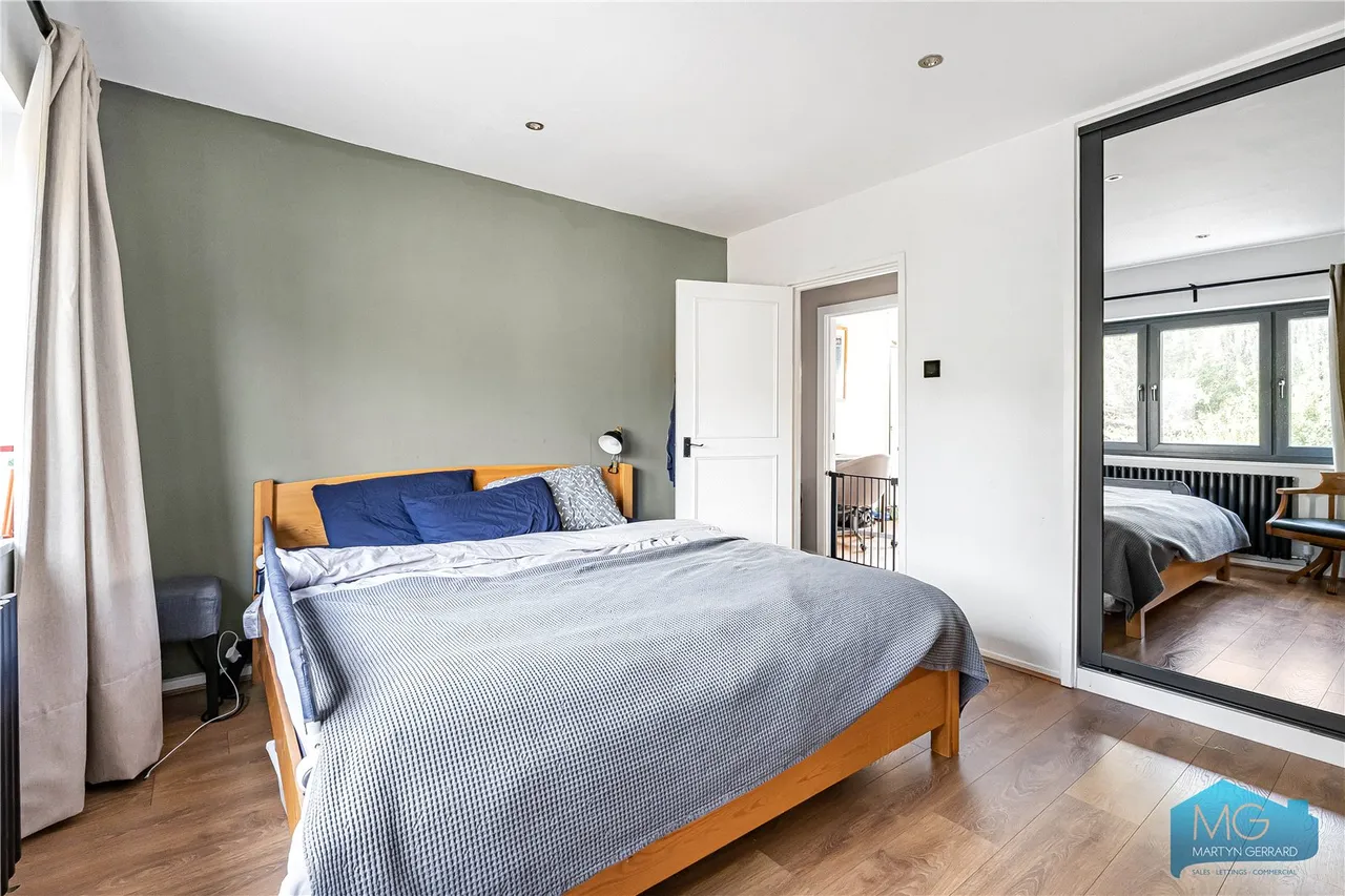 Heath View, London, N2, photo 3