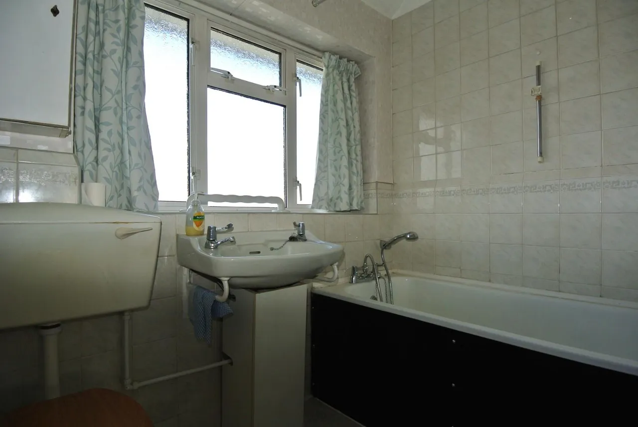 Sandringham Drive, Ashford, Surrey, TW15 3JH, photo 9