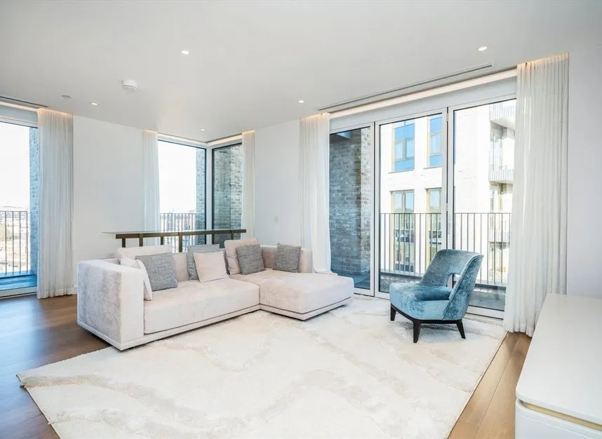 Jubilee Walk, Farringdon, WC1X, photo 2