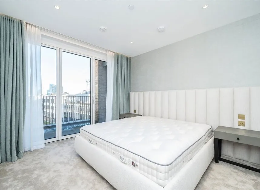 Jubilee Walk, Farringdon, WC1X, photo 5