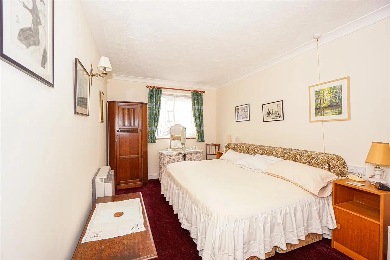St. Helens Crescent, Hastings, photo 3