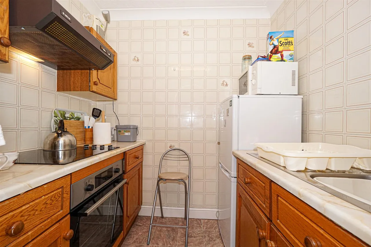 St. Helens Crescent, Hastings, photo 4
