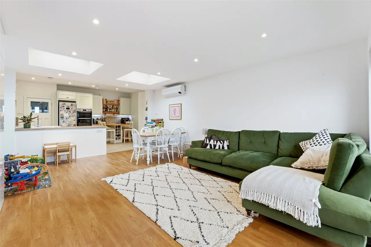 Evelyn Crescent, Sunbury, TW16 6ND, photo 5