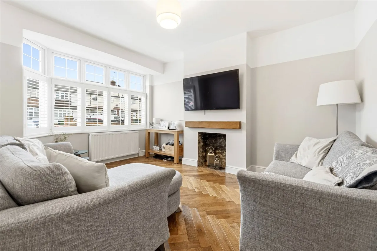 Evelyn Crescent, Sunbury, TW16 6ND, photo 2