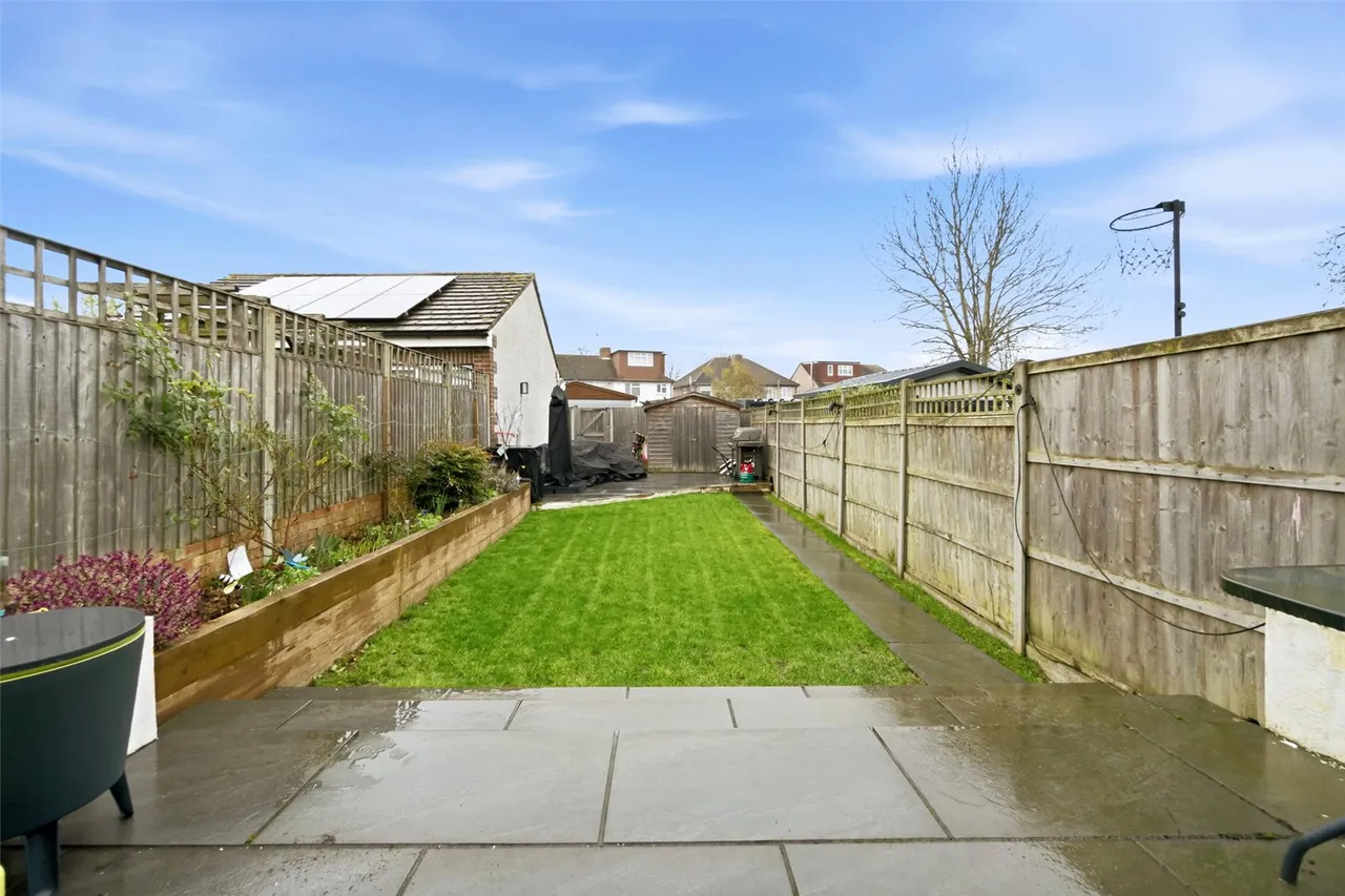 Evelyn Crescent, Sunbury, TW16 6ND, photo 10