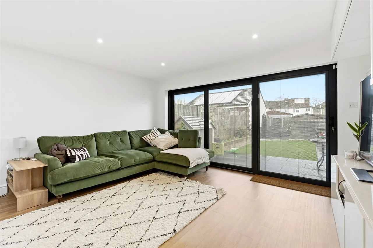 Evelyn Crescent, Sunbury, TW16 6ND, photo 4