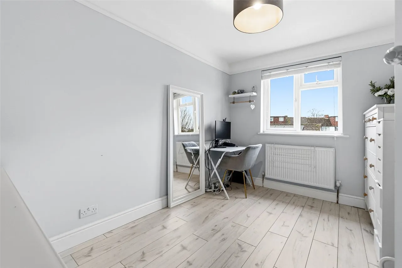 Evelyn Crescent, Sunbury, TW16 6ND, photo 8