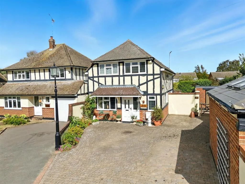 Moat Close, Doddinghurst, CM15, photo 29