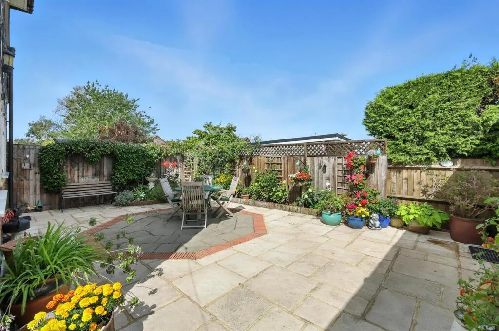 Moat Close, Doddinghurst, CM15, photo 27