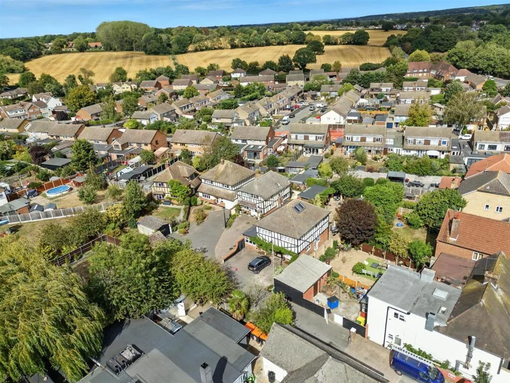 Moat Close, Doddinghurst, CM15, photo 24