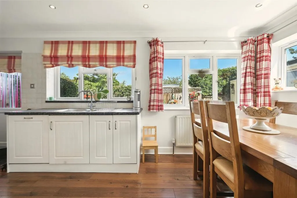 Moat Close, Doddinghurst, CM15, photo 11