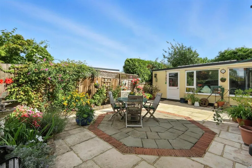 Moat Close, Doddinghurst, CM15, photo 28