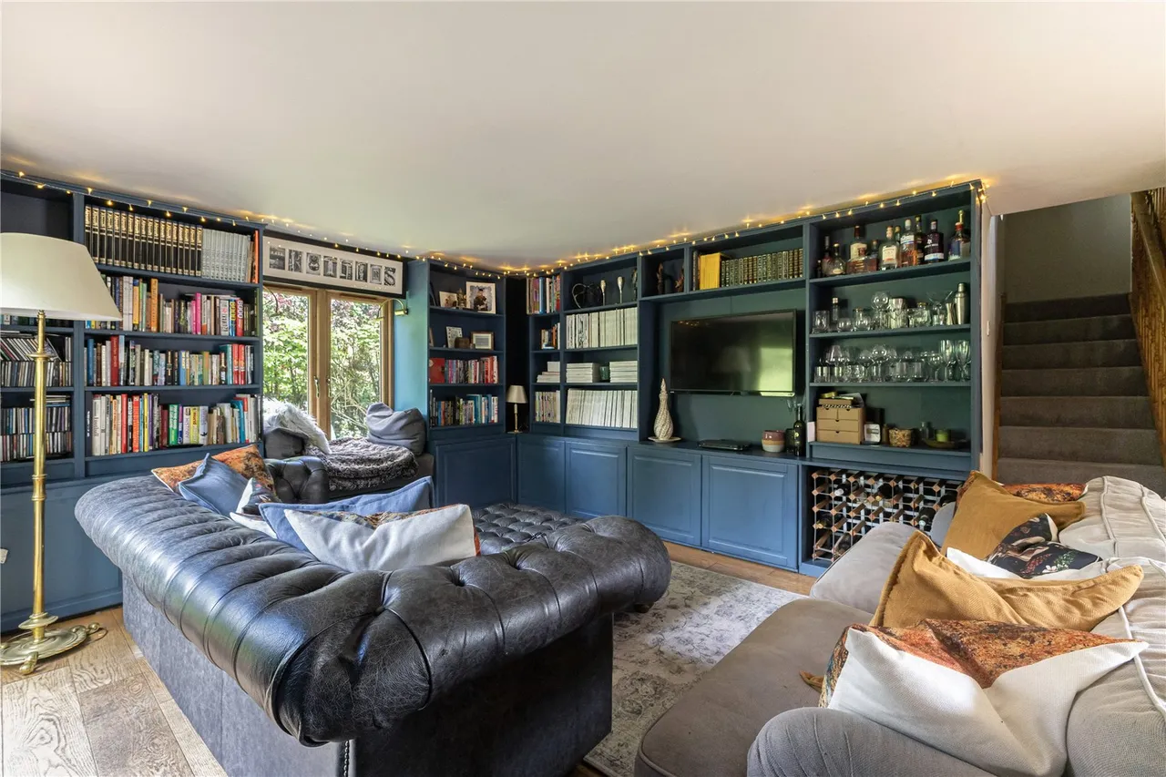 An Enchanting Period Cottage Set Within Over 1.3 Acres of Beautiful Private Grounds, photo 5