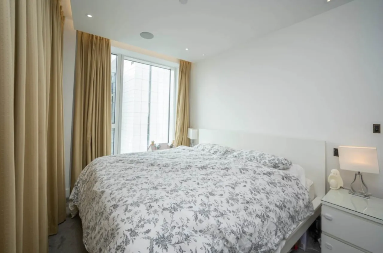 London, E1W, photo 9