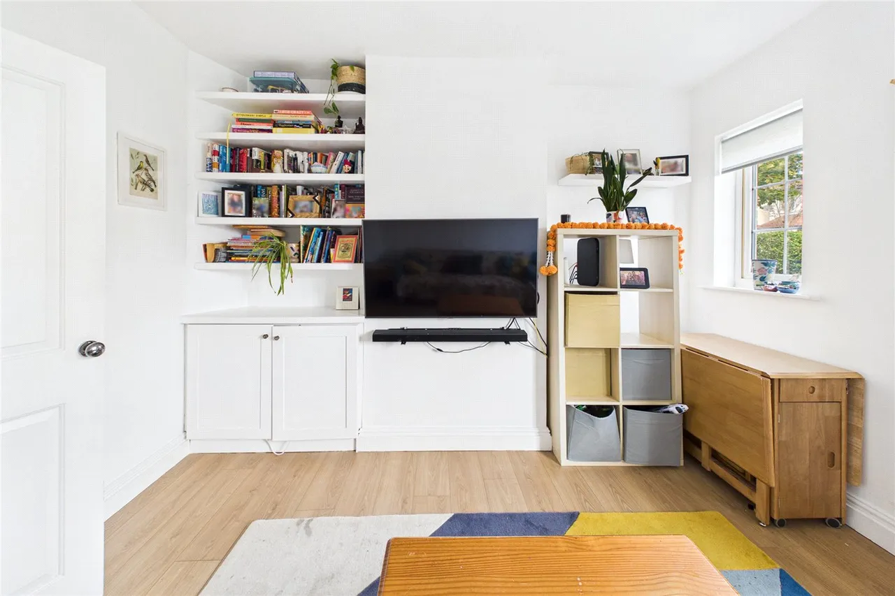 2 bed flat to rent — Cricklade Avenue, London, SW2