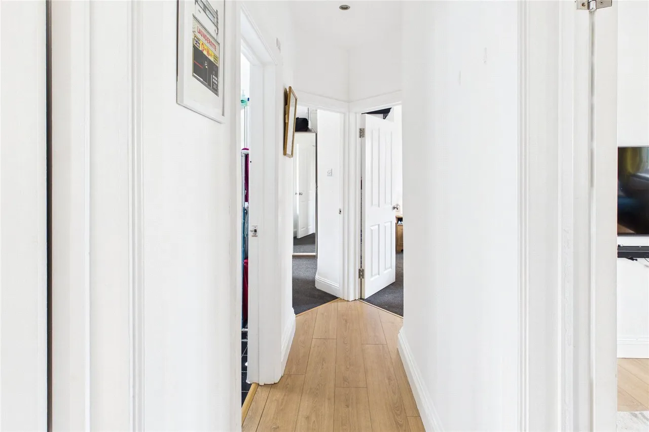 Cricklade Avenue, London, SW2, photo 5