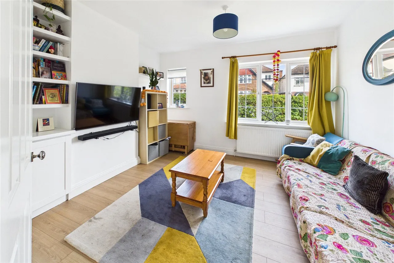 Cricklade Avenue, London, SW2, photo 2