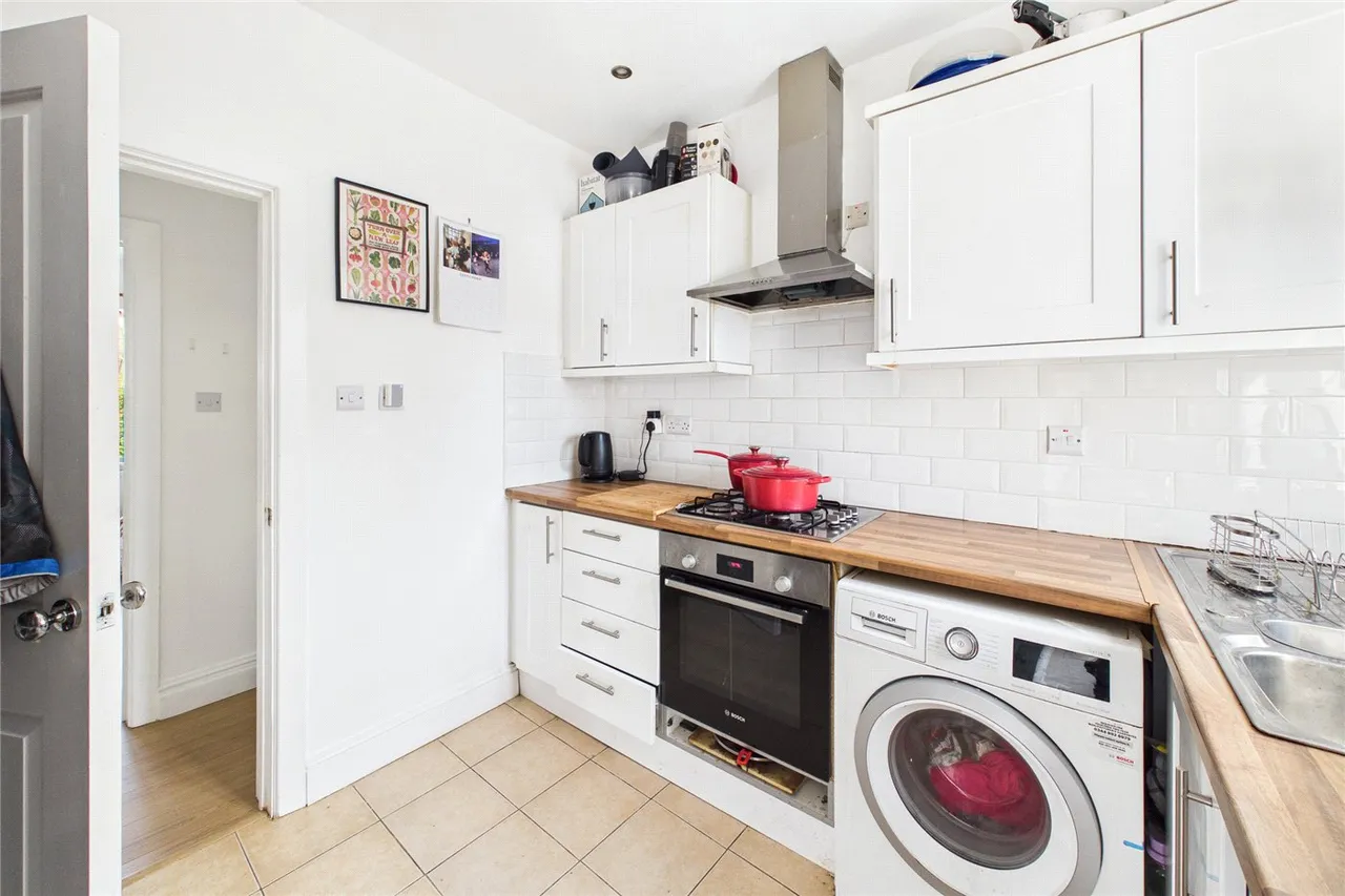 Cricklade Avenue, London, SW2, photo 4