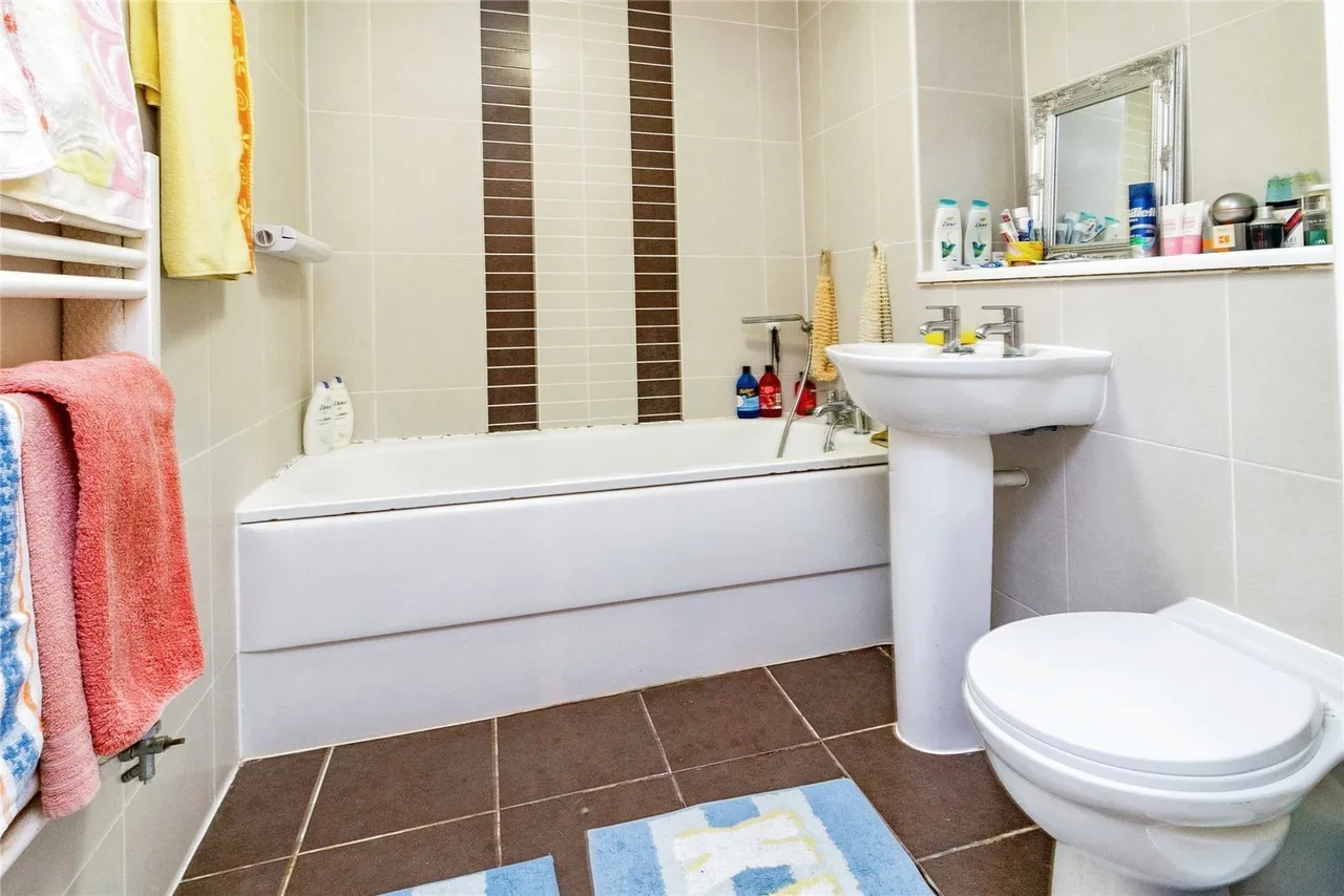 Staverton Grove, Broughton, MK10, photo 12