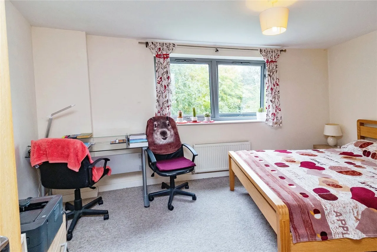 Staverton Grove, Broughton, MK10, photo 9