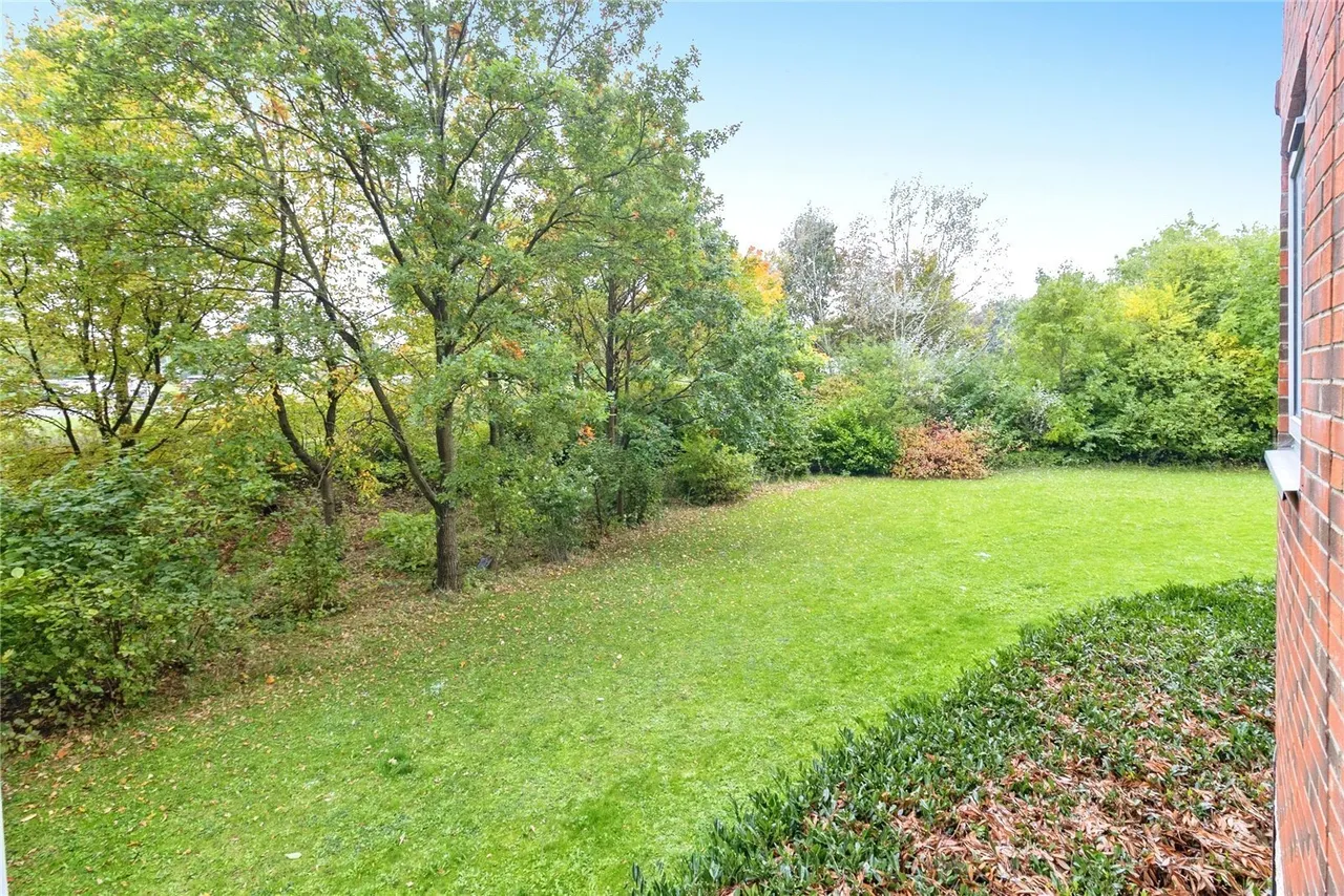 Staverton Grove, Broughton, MK10, photo 15
