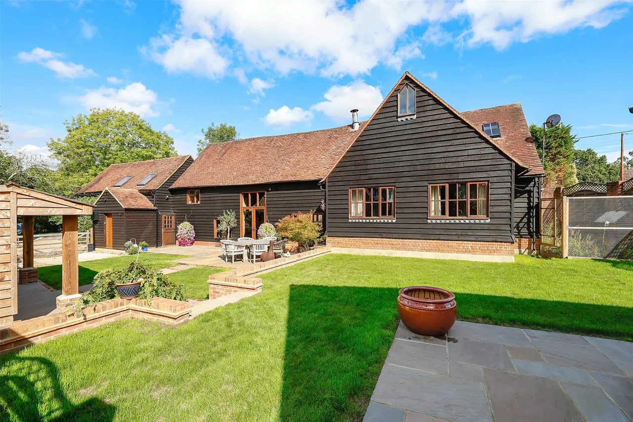 4 bed property for sale, Vicarage Lane, Capel, RH5